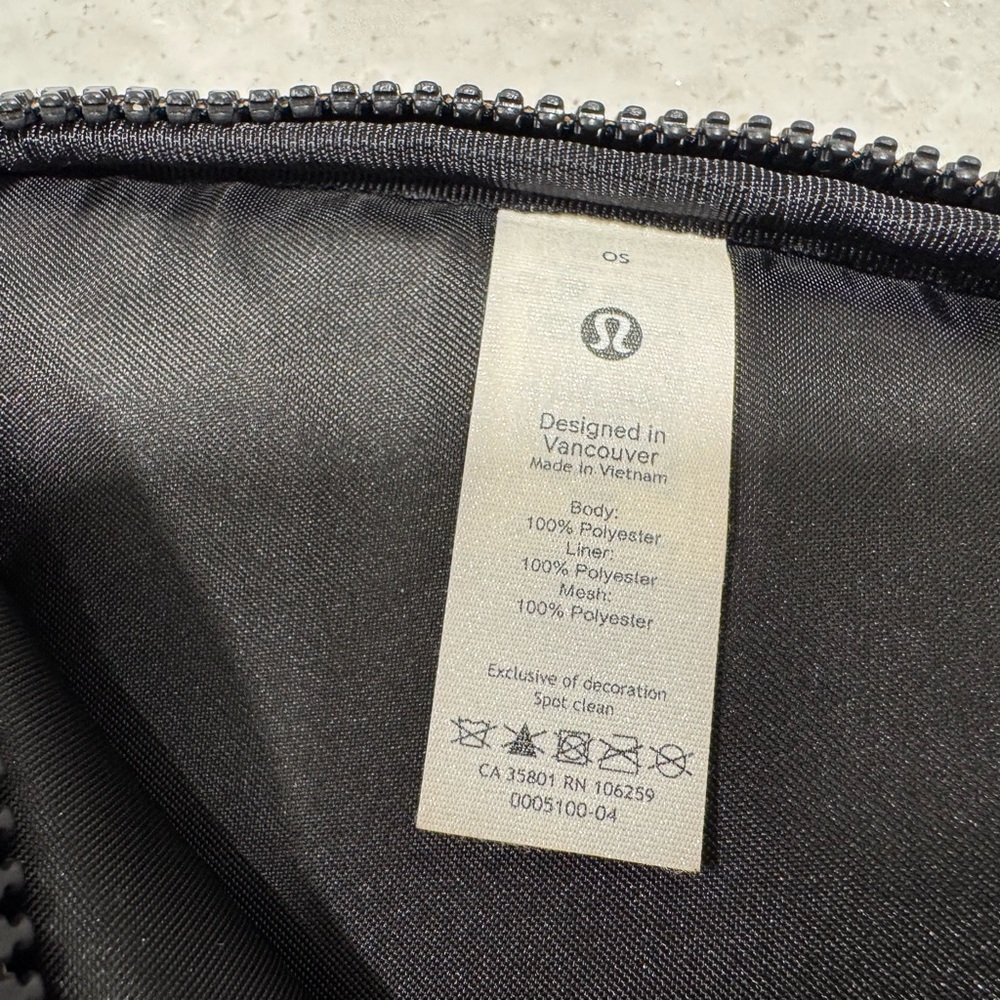 Lululemon City Adventurer Backpack 20L – Black – Excellent Condition - Picture 7 of 11